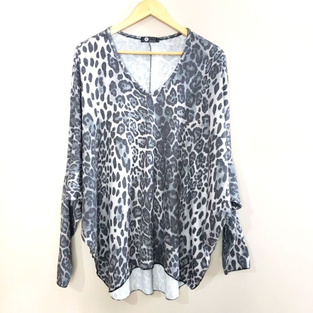 M Made In Italy Large Leopard Print Grey V-Neck Boxy Oversized Sweater Relaxed